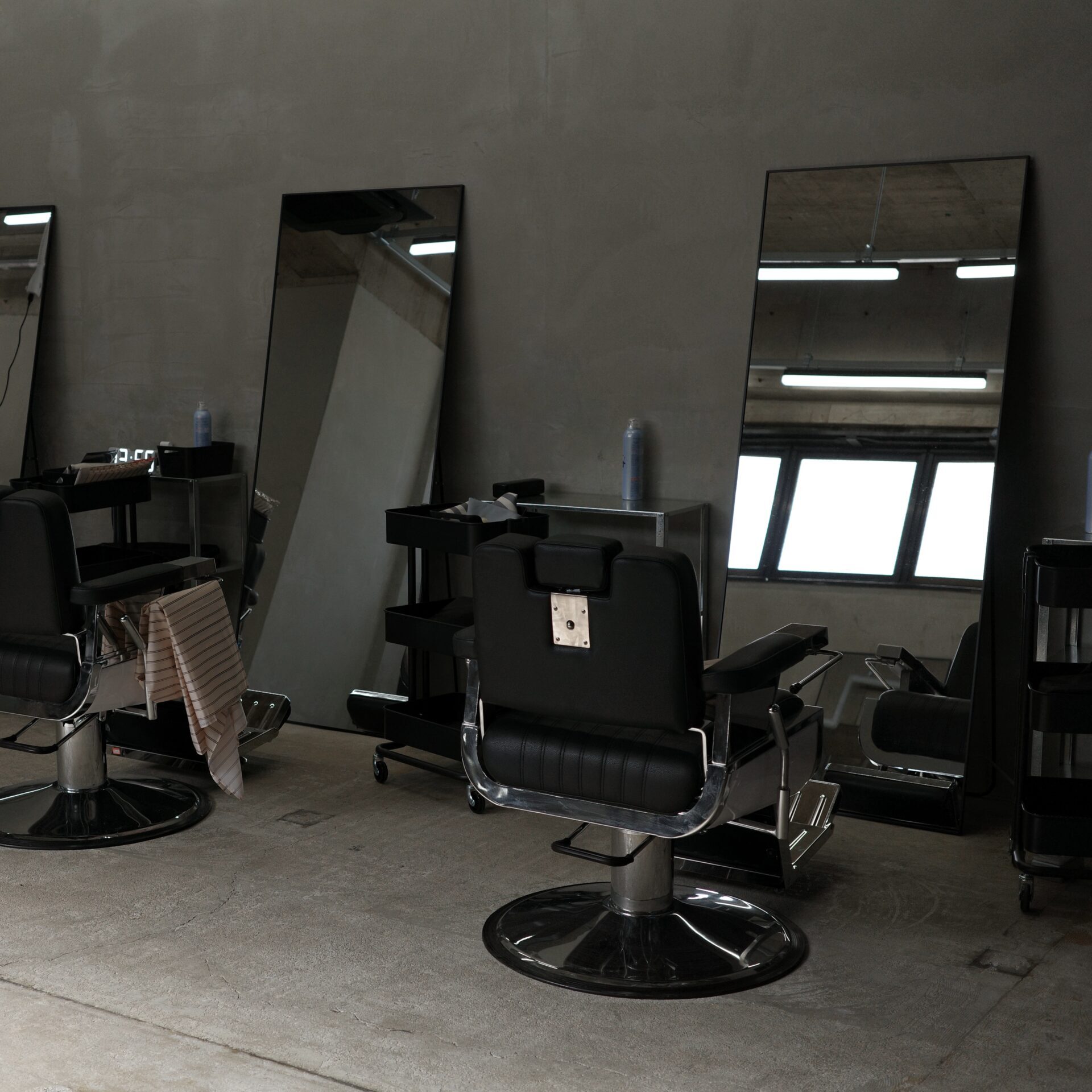 Ruff cutters BARBER SHOP八王子店内外観